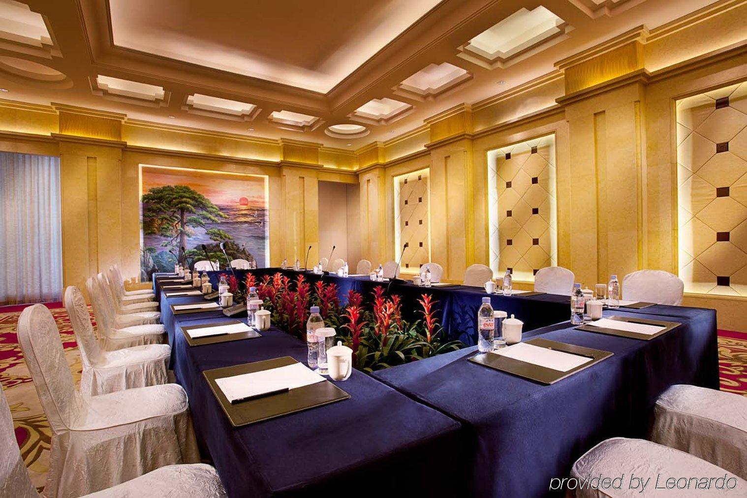 Wyndham Grand Qingdao Hotel Negócio foto