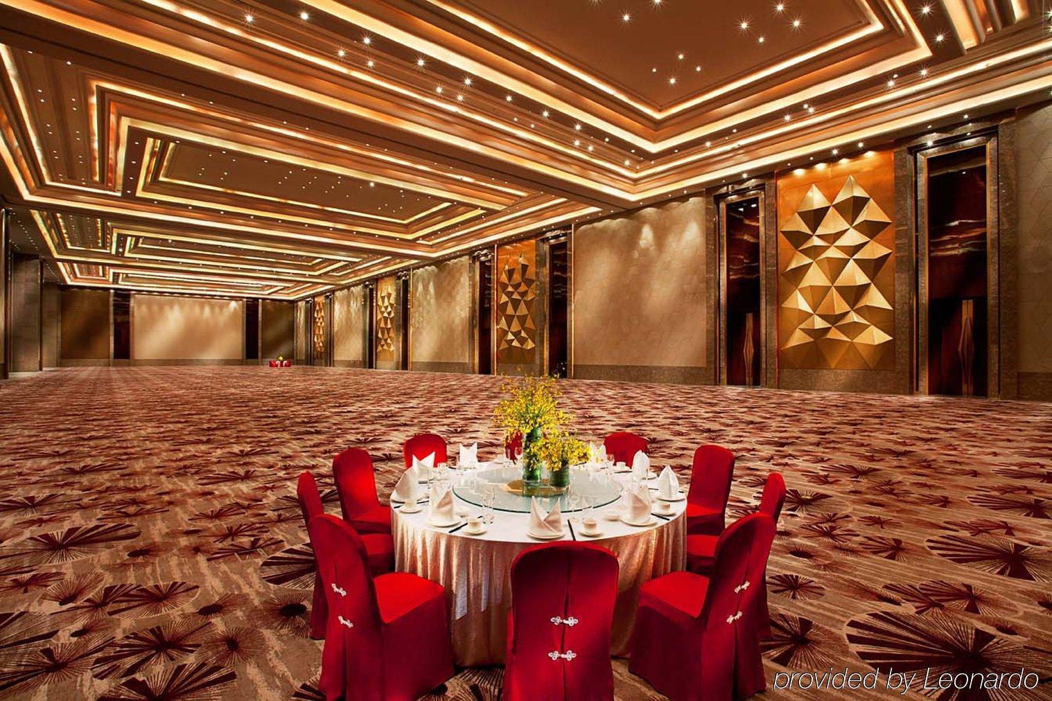 Wyndham Grand Qingdao Hotel Restaurante foto
