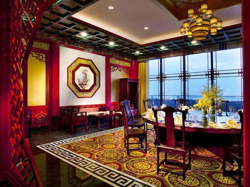 Wyndham Grand Qingdao Hotel Exterior foto